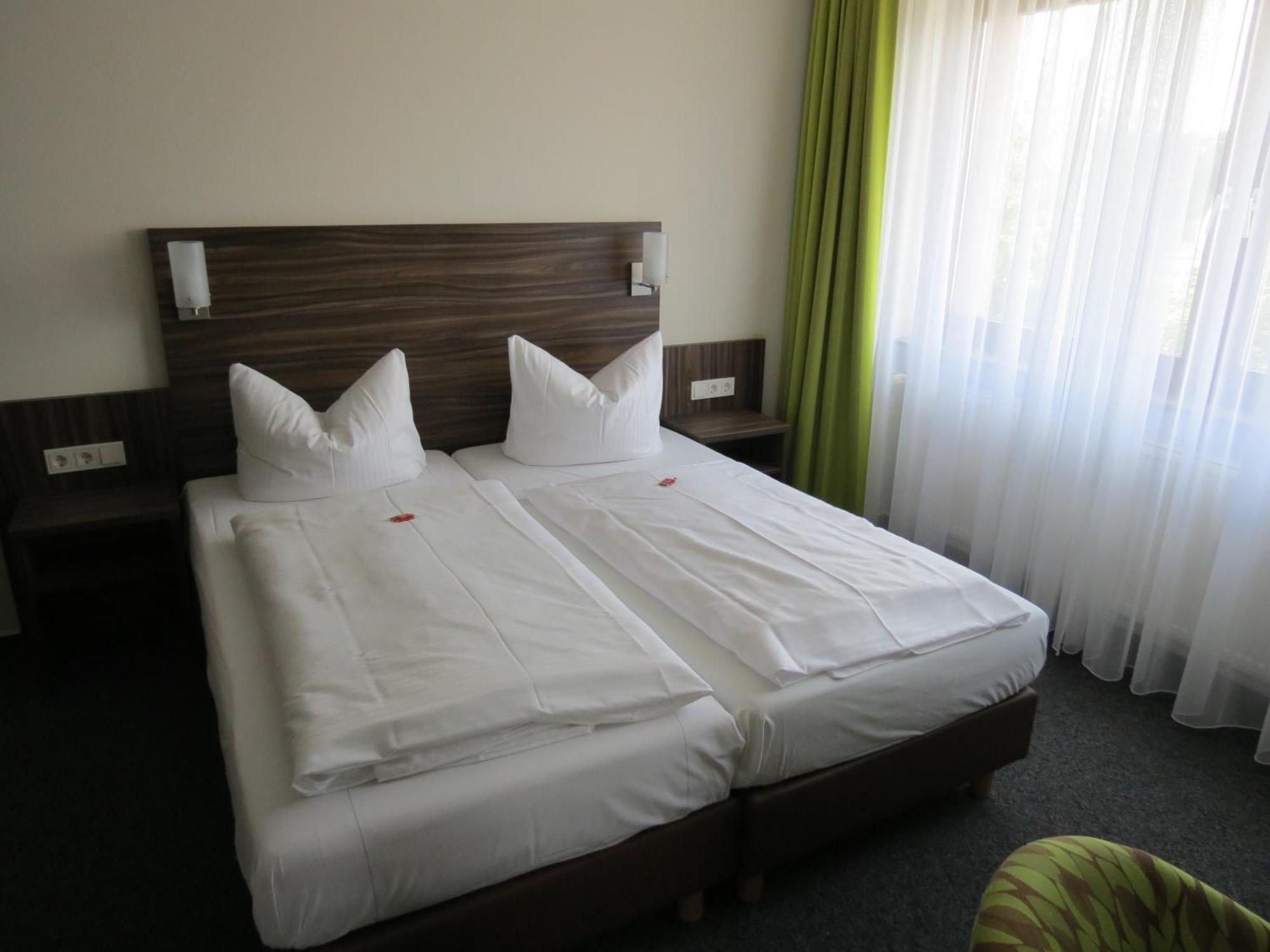 Hotel-Restaurant Zum Stern Baumholder Room photo